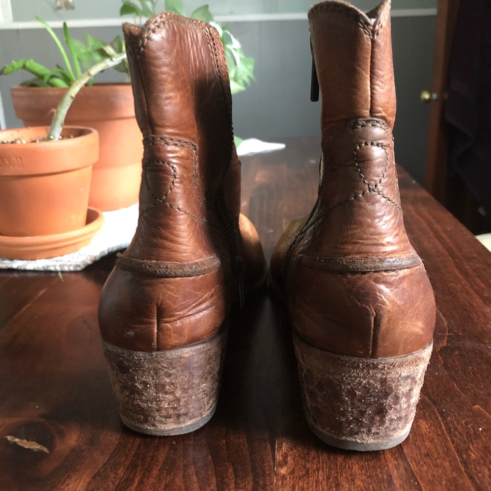 Size 8.5 cognac Frye booties